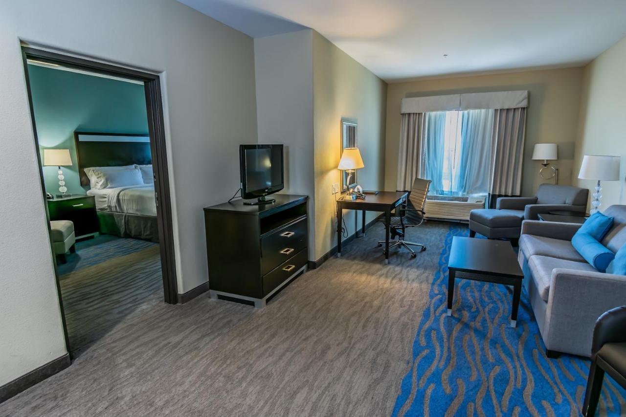 Queen Suite with Two Queen Beds